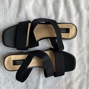 Jones New York
Strappy Sandals with a secure elastic back strap